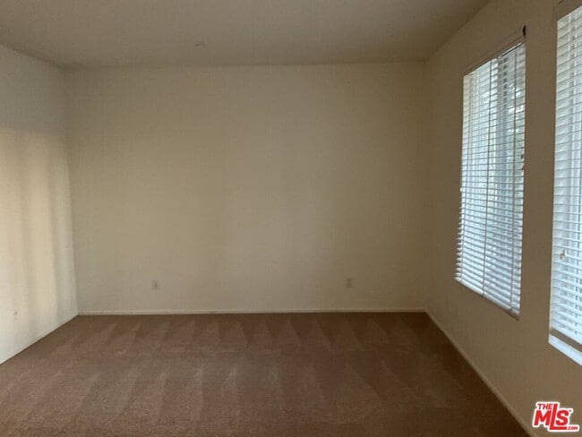 Building Photo - 57 Bayview Dr