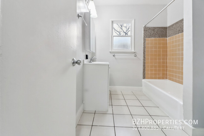 Building Photo - Newly Updated 2Bedroom 1Bathroom in Valley...