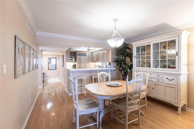 Building Photo - 1055 W Peppertree Dr