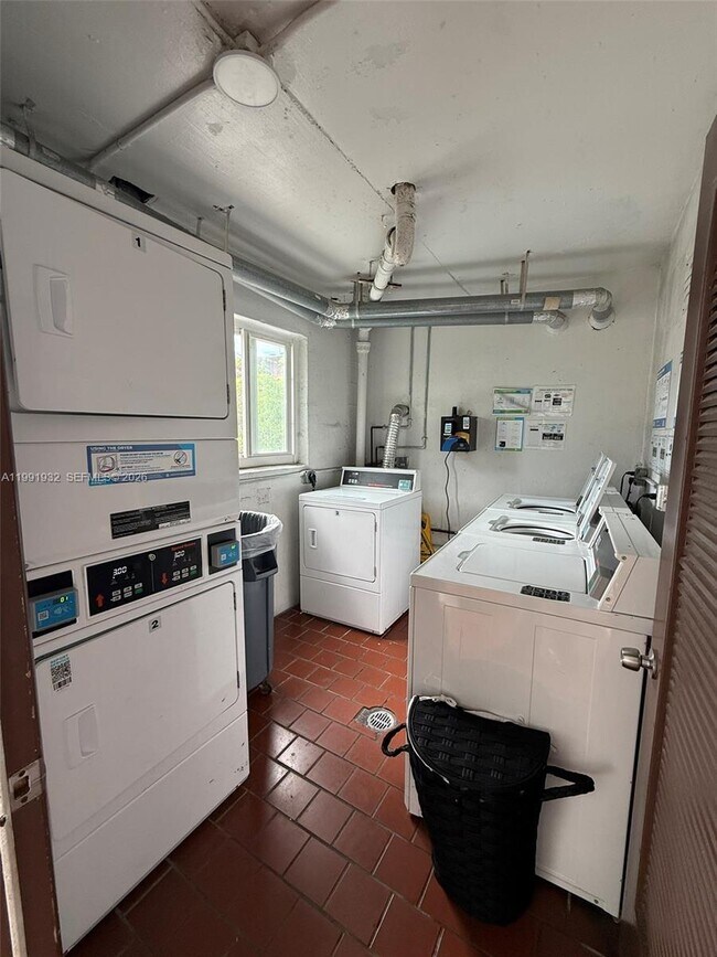 Building Photo - 7251 SW 82nd St