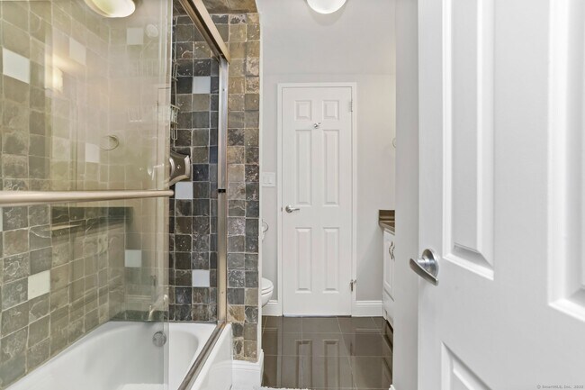 Building Photo - 127 Greyrock Pl