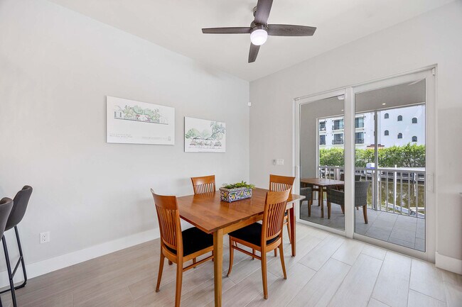 Building Photo - 1395 Curlew Ave