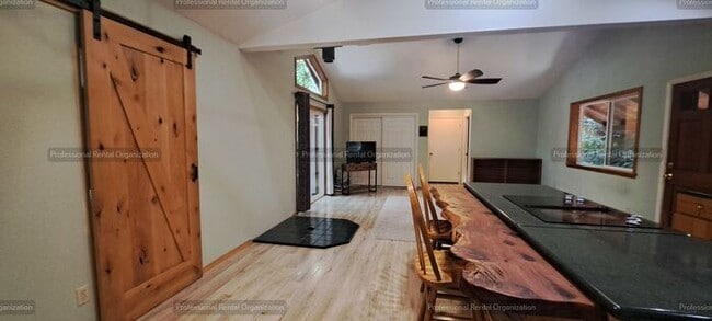 Building Photo - Sun drenched Sanctuary in the heart of the Redwoods minutes from Town