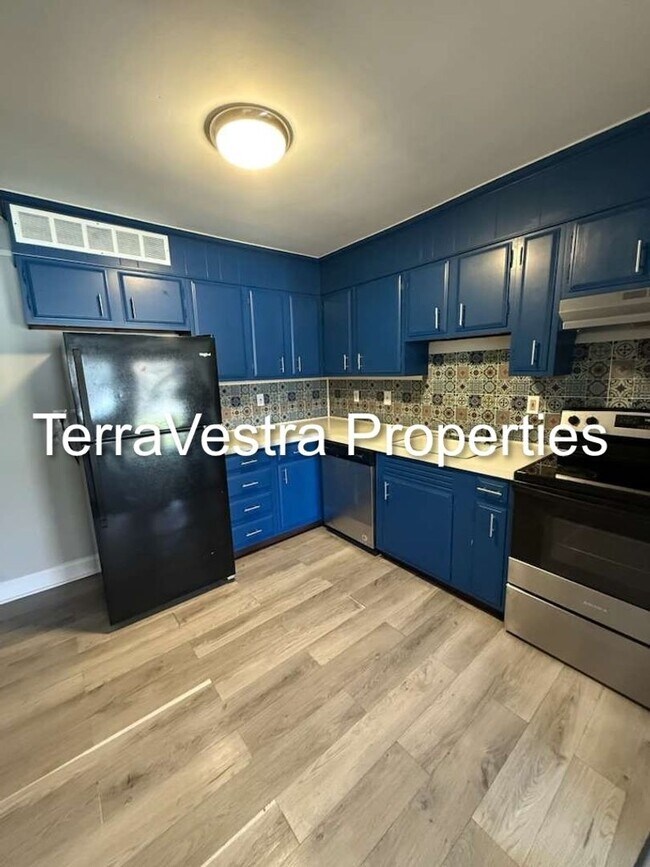 Primary Photo - 108 N 8th St