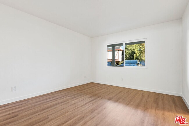 Building Photo - 836 Ashland Ave