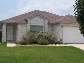 Building Photo - 3 Bedroom Home in a Great Neighborhood