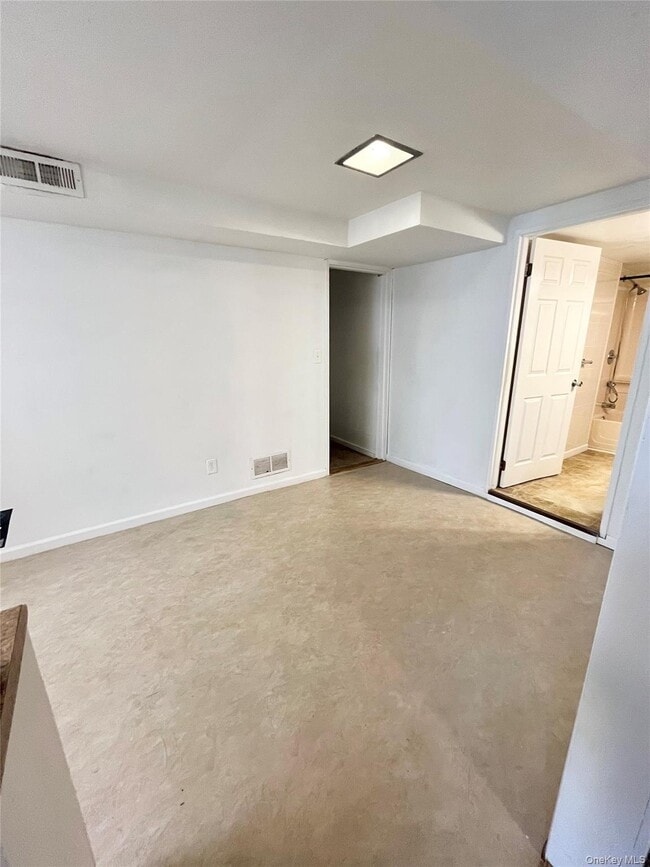 Building Photo - 53 Circle Dr N