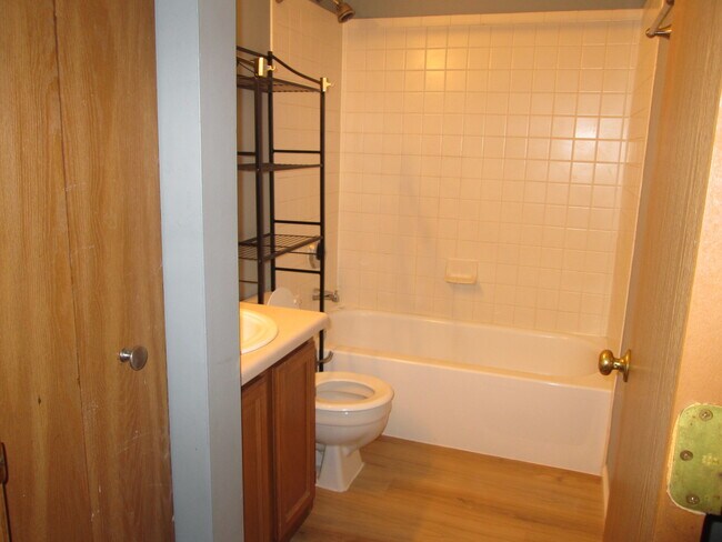 Building Photo - 56 N Victoria Ln