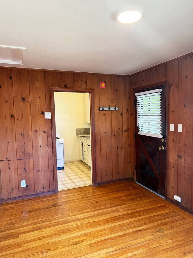 Building Photo - Charming one-bedroom, one-bath home