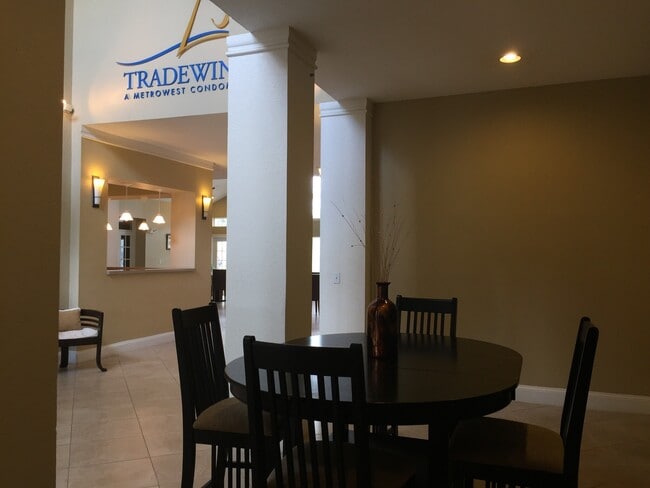 Building Photo - 1055 S Hiawassee Rd