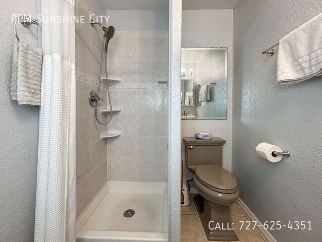 Building Photo - 13535 Boca Ciega Ave