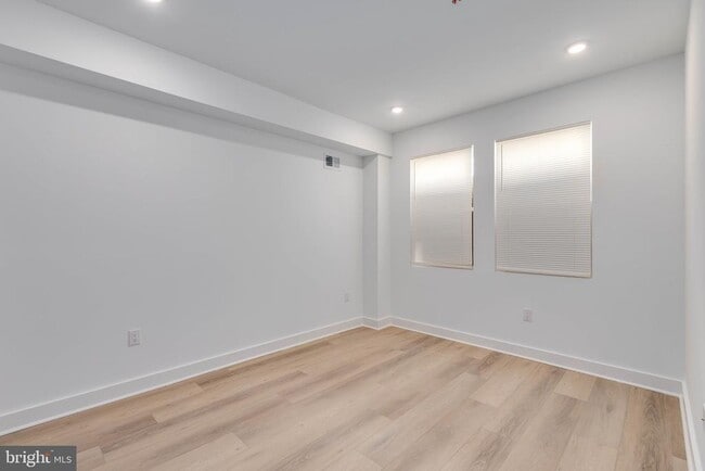 Building Photo - 1221 W Lehigh Ave