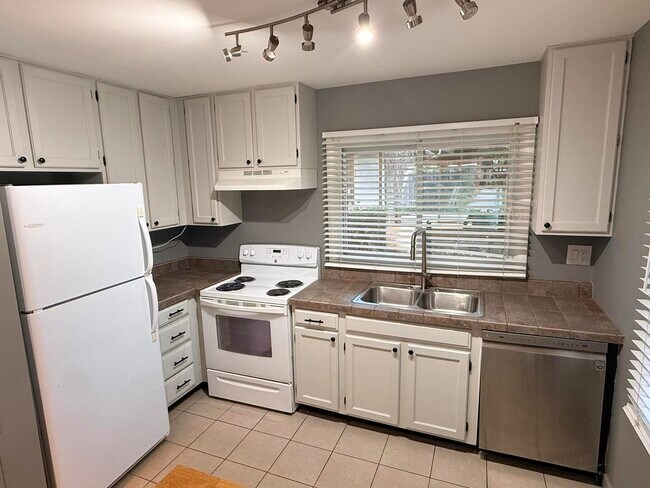 Building Photo - 5561 Court F