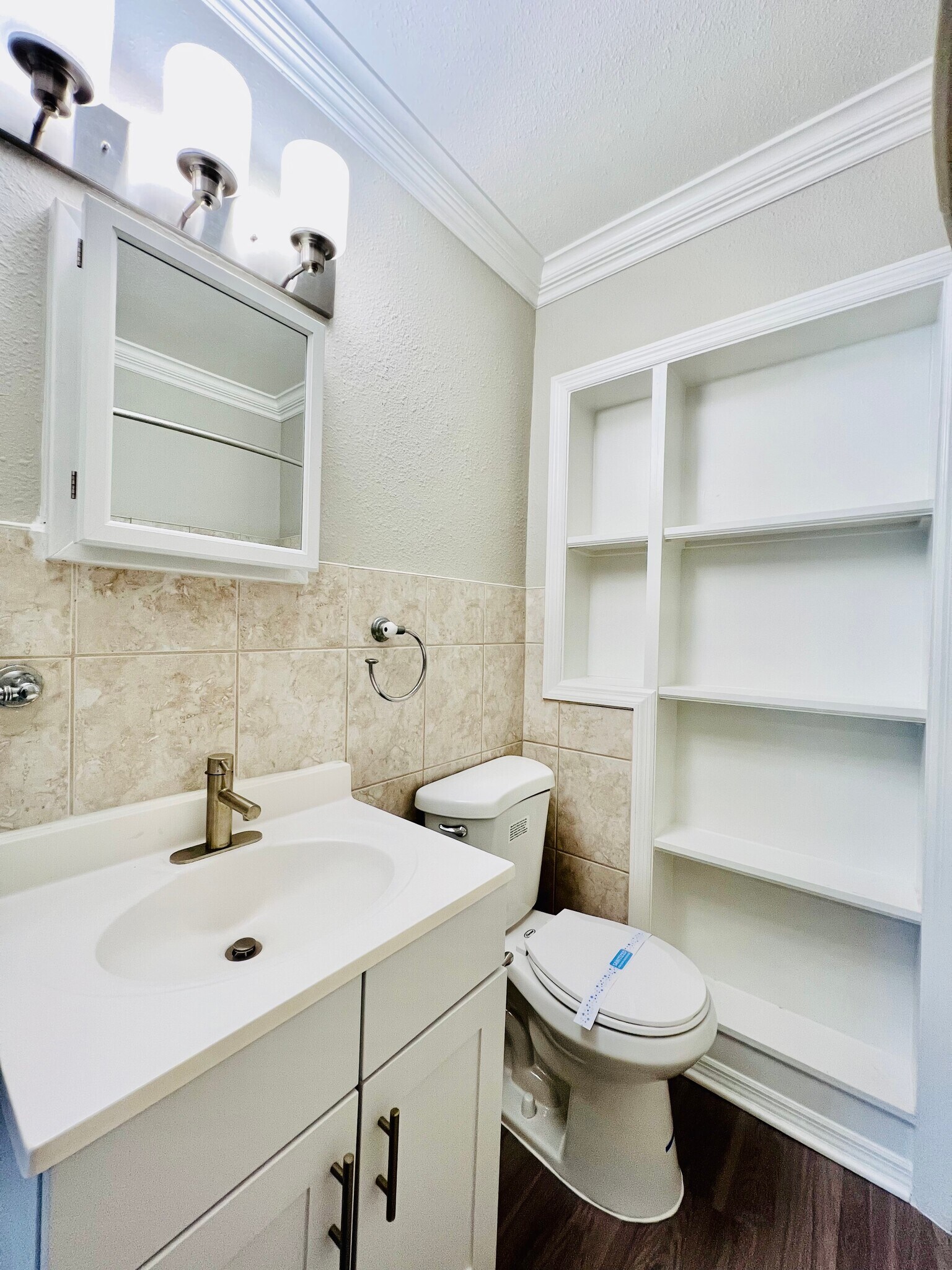 Building Photo - 3 Bed/2 Bath - Unit 29