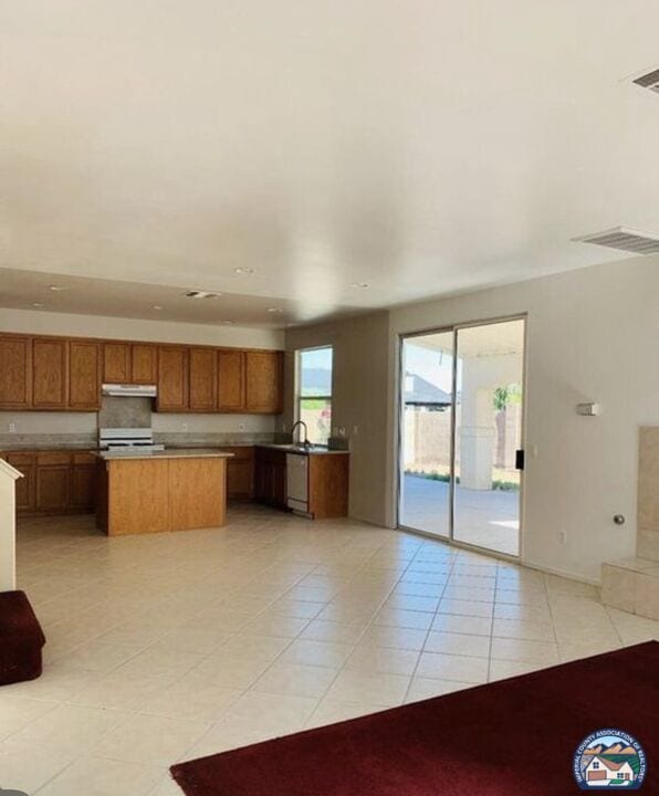 Building Photo - 218 Mazatlan Dr