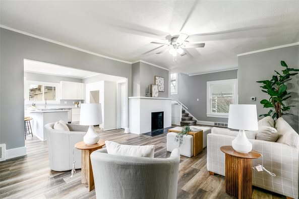 Building Photo - 3 bedroom / 2 bathroom home with Fenced Backyard For Rent on the Popular Kingman Blvd!