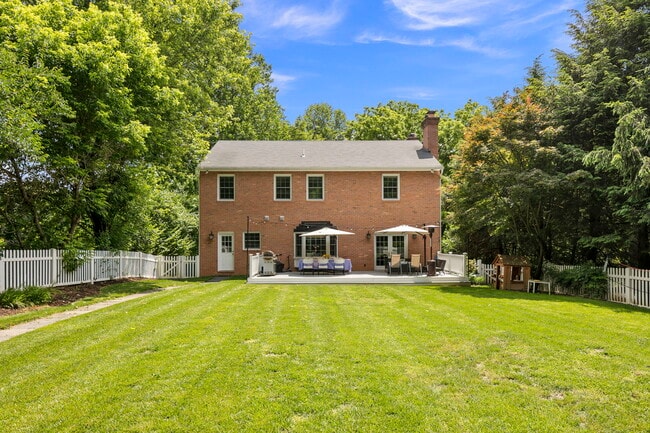 Building Photo - 6916 Seven Locks Rd