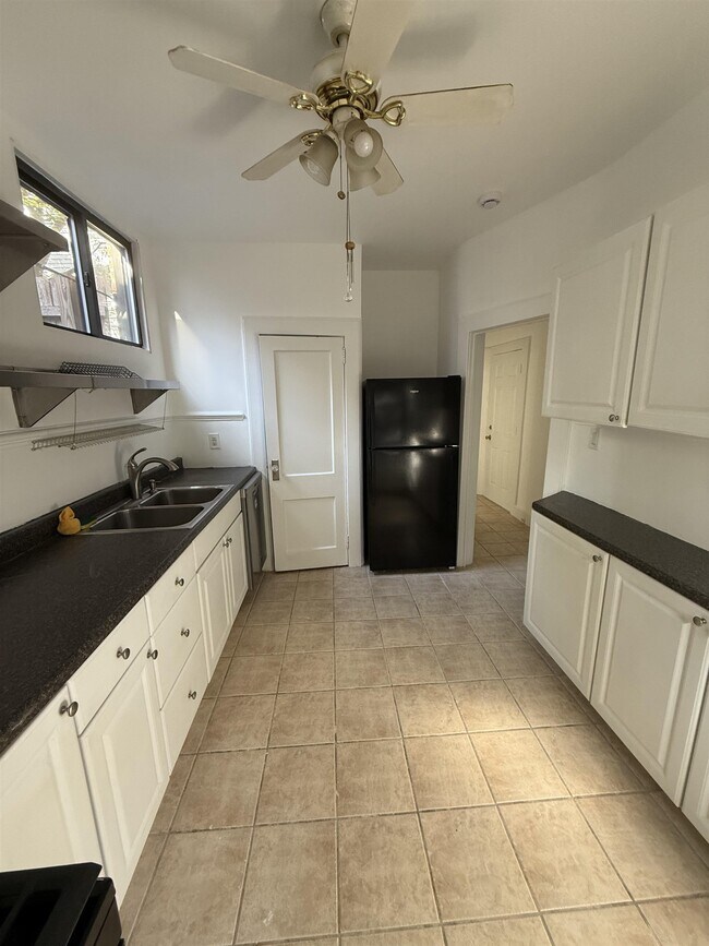 Building Photo - 644 WESTSIDE Ave