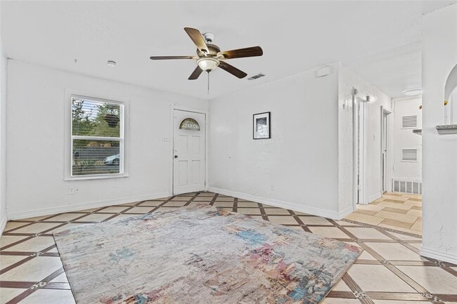 Building Photo - 9104 Glenn Ln