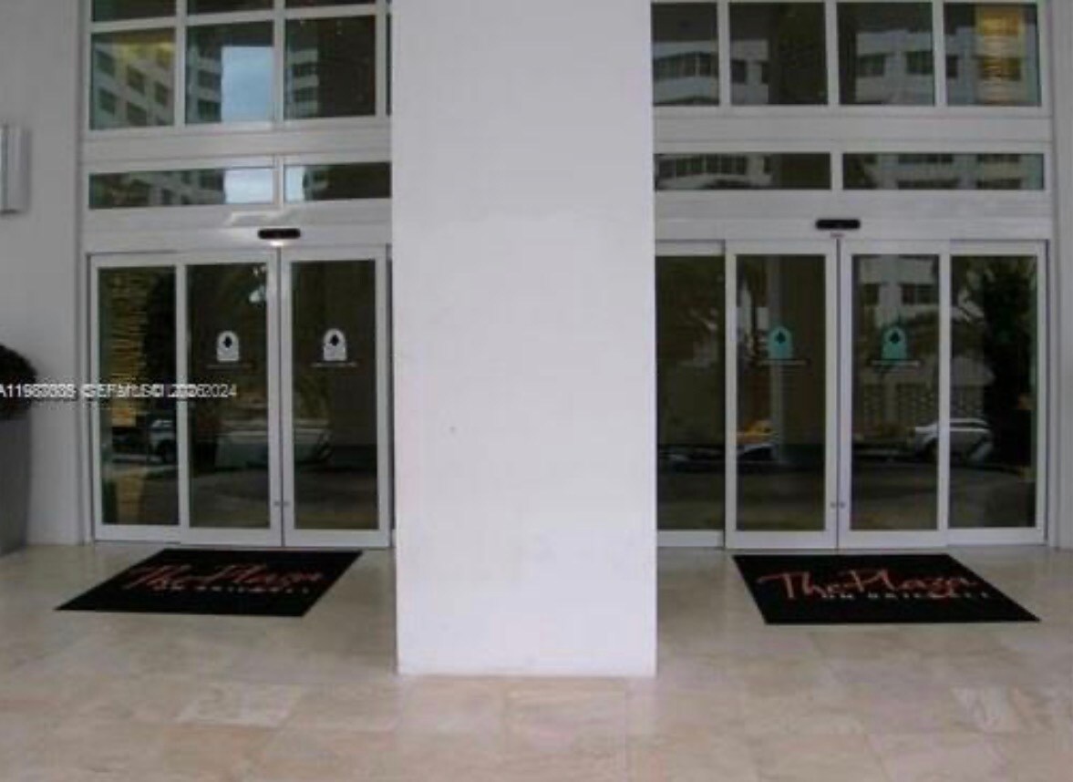 Building Photo - 950 Brickell Bay Dr