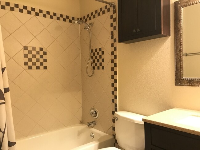 Building Photo - Awesome 1/1 in Great Location