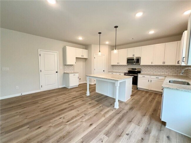 Building Photo - 2166 Valley Ct