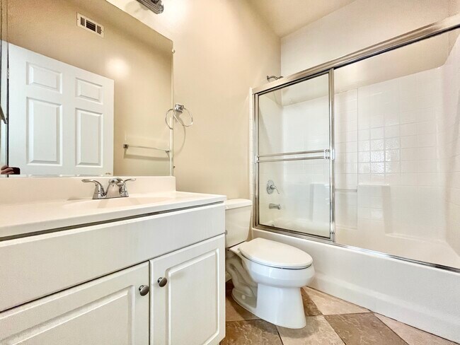 Building Photo - 22651 Del Valle St