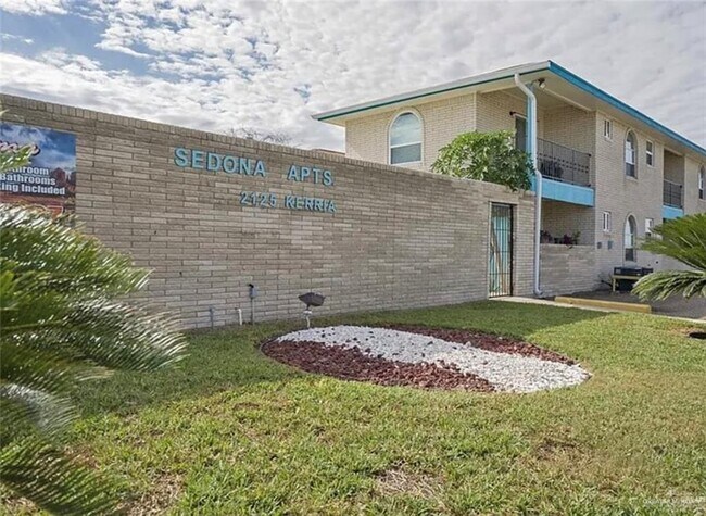 Building Photo - 2125 Kerria Ave