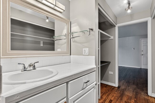 Building Photo - 985 Corona St