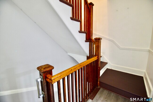 Building Photo - 407 East Ave