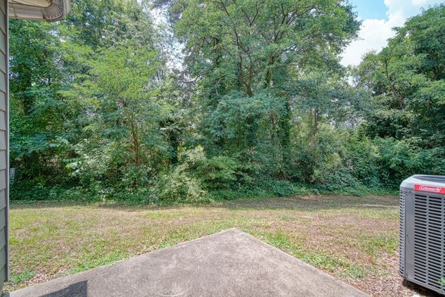 Building Photo - Freshly Renovated 2 BR, 2.5 BA Townhome Ce...