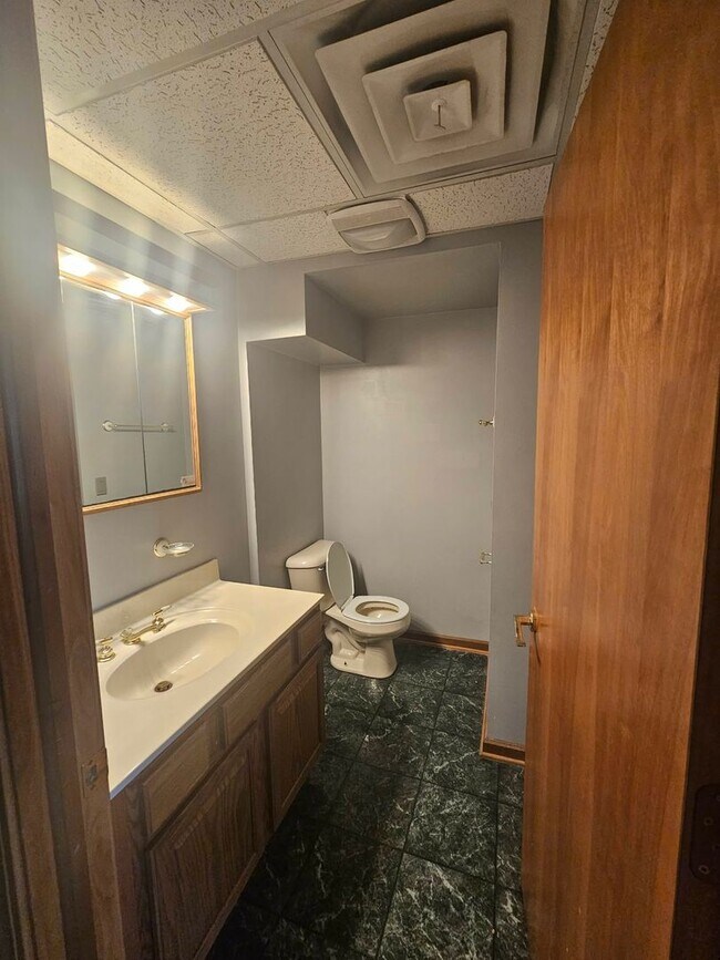 Building Photo - 619 Johnston St