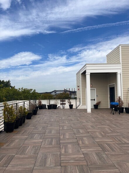 Building Photo - 276 Duncan Ave