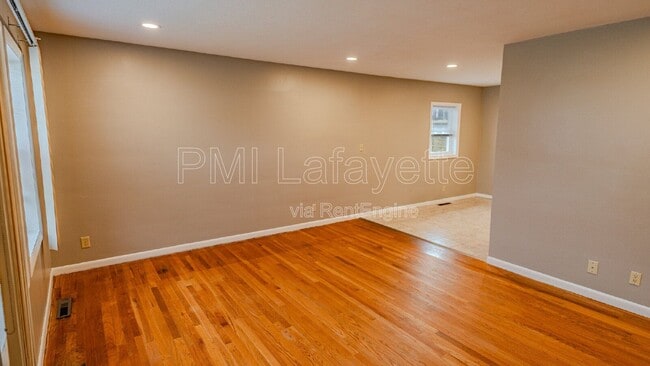 Building Photo - 2454 Poplar Ln