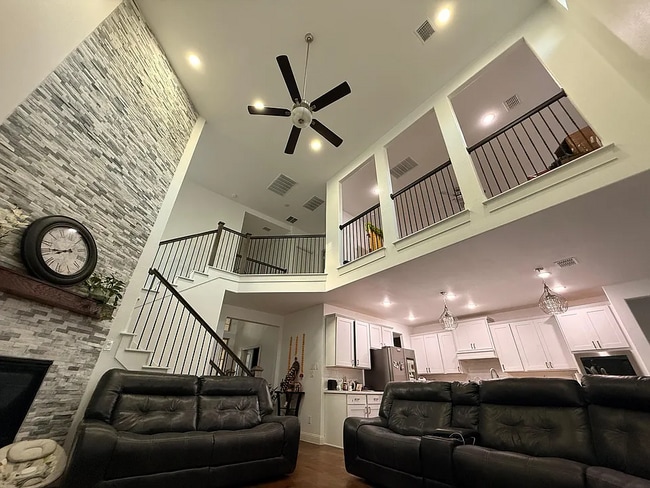 Building Photo - 325 Augusta Ct