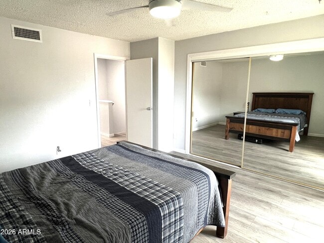 Building Photo - 1601 W Sunnyside Dr