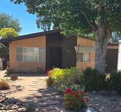 Building Photo - 2 bedroom 1 bath Home in Sierra Bonita 55 and over community