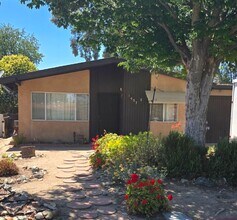 Building Photo - 2 bedroom 1 bath Home in Sierra Bonita