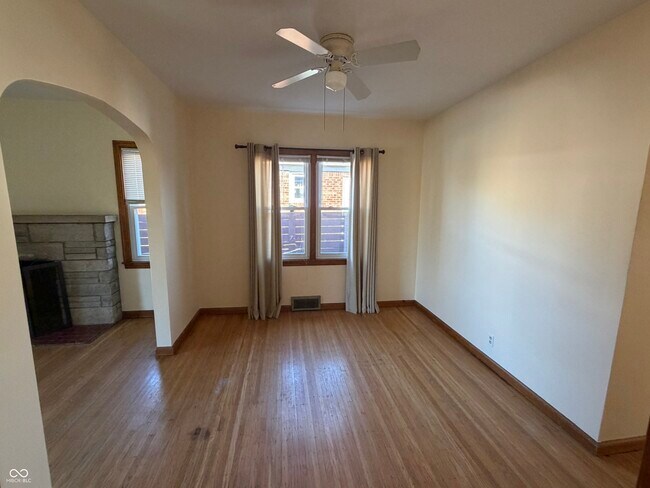 Building Photo - 1437 N Leland Ave