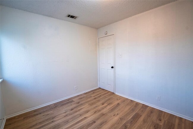 Building Photo - 10209 Brownie Dr