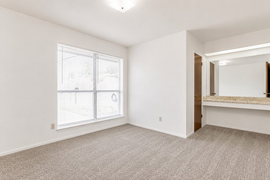 Building Photo - 1140 Jameson St