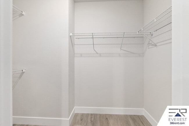 Building Photo - 8 Longview Ln