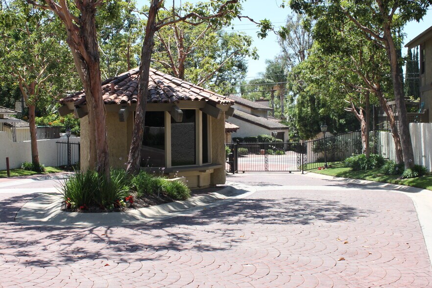 Primary Photo - 629 Edith Way