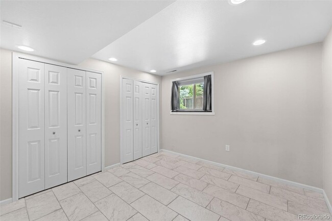 Building Photo - 5585 Escondido Dr