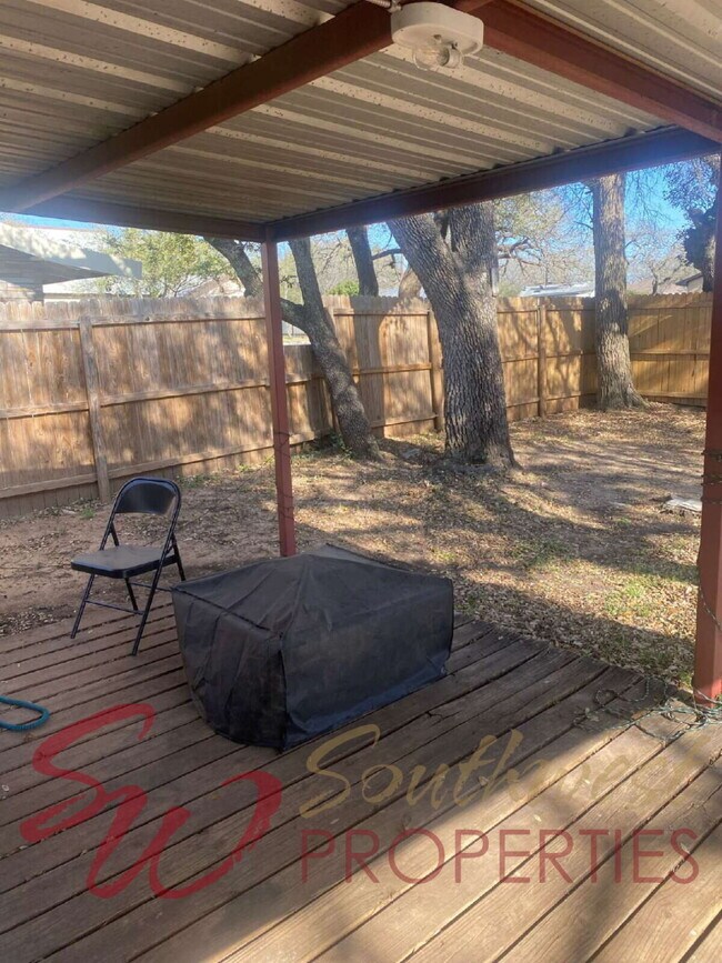 Building Photo - One bedroom home with great backyard!