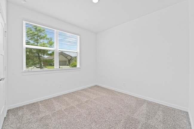 Building Photo - 1689 Daylight Lk Dr