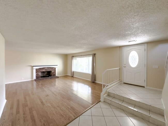 Building Photo - ~POOL HOME~ For Rent in Mission Viejo! 5 Bedrooms!