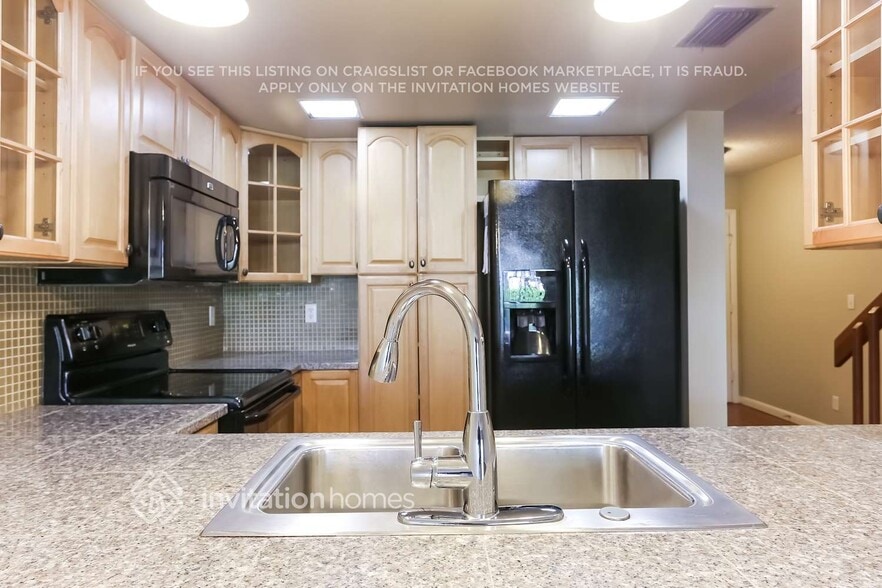 Building Photo - 4430 SW 70th Terrace