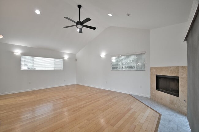 Building Photo - Spacious 4 Bedroom Home with A/C