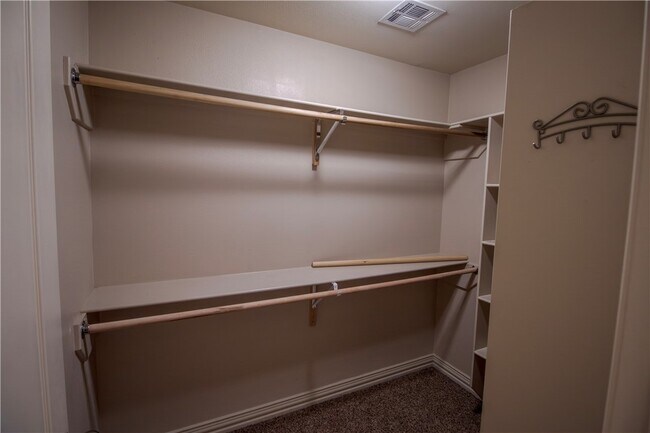 Building Photo - 202 Dawn Dr